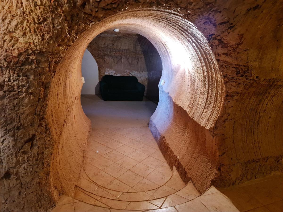 Underwood Court Fresh Dugout- Hosted By Coober Pedy Accommodations المظهر الخارجي الصورة