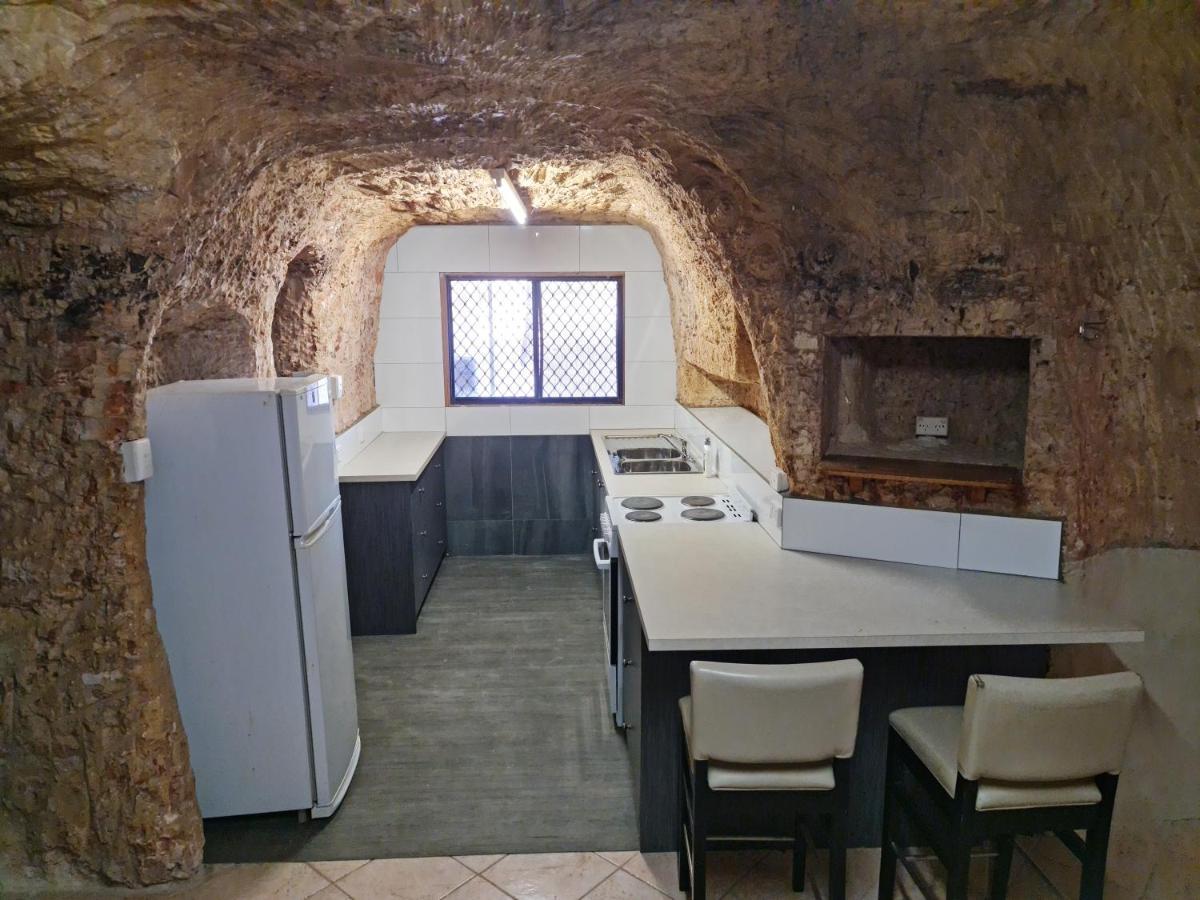 Underwood Court Fresh Dugout- Hosted By Coober Pedy Accommodations المظهر الخارجي الصورة
