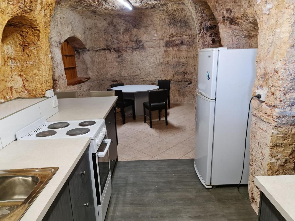 Underwood Court Fresh Dugout- Hosted By Coober Pedy Accommodations المظهر الخارجي الصورة