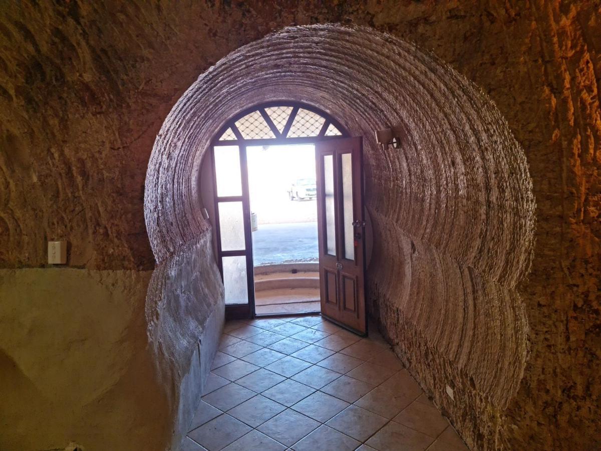 Underwood Court Fresh Dugout- Hosted By Coober Pedy Accommodations المظهر الخارجي الصورة
