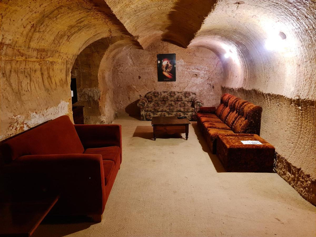 Underwood Court Fresh Dugout- Hosted By Coober Pedy Accommodations المظهر الخارجي الصورة