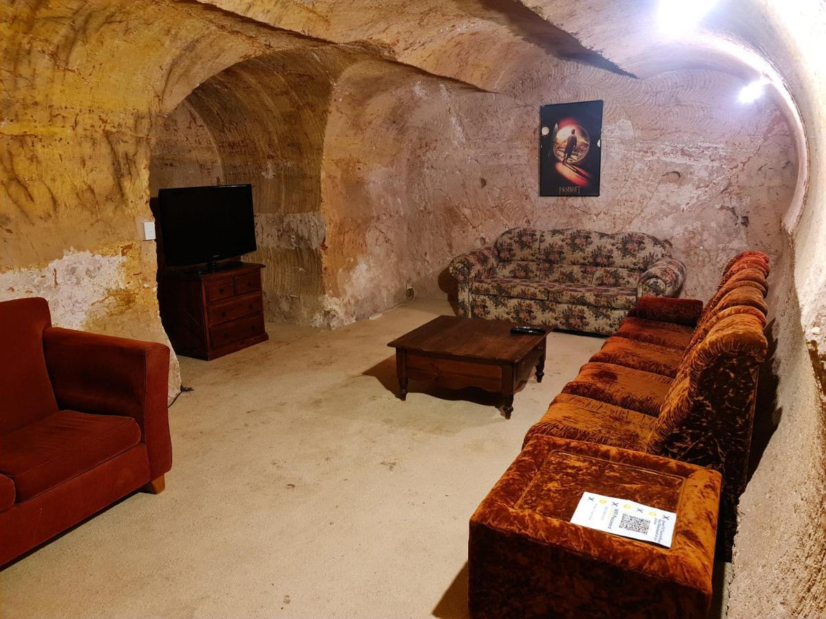 Underwood Court Fresh Dugout- Hosted By Coober Pedy Accommodations المظهر الخارجي الصورة