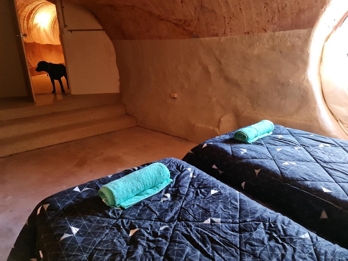 Underwood Court Fresh Dugout- Hosted By Coober Pedy Accommodations المظهر الخارجي الصورة