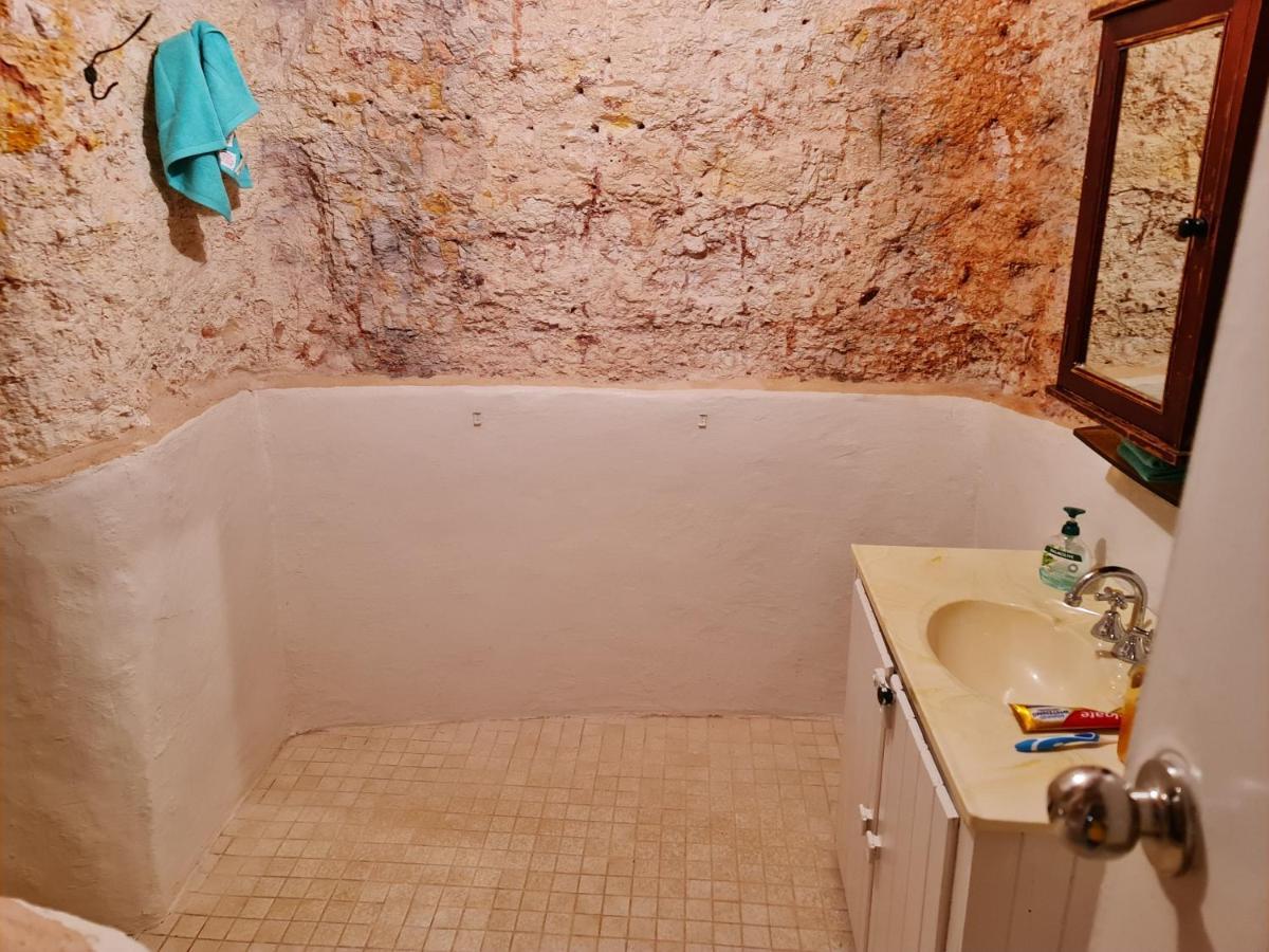 Underwood Court Fresh Dugout- Hosted By Coober Pedy Accommodations المظهر الخارجي الصورة