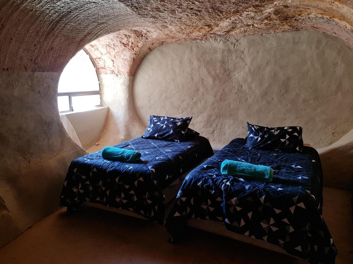 Underwood Court Fresh Dugout- Hosted By Coober Pedy Accommodations المظهر الخارجي الصورة